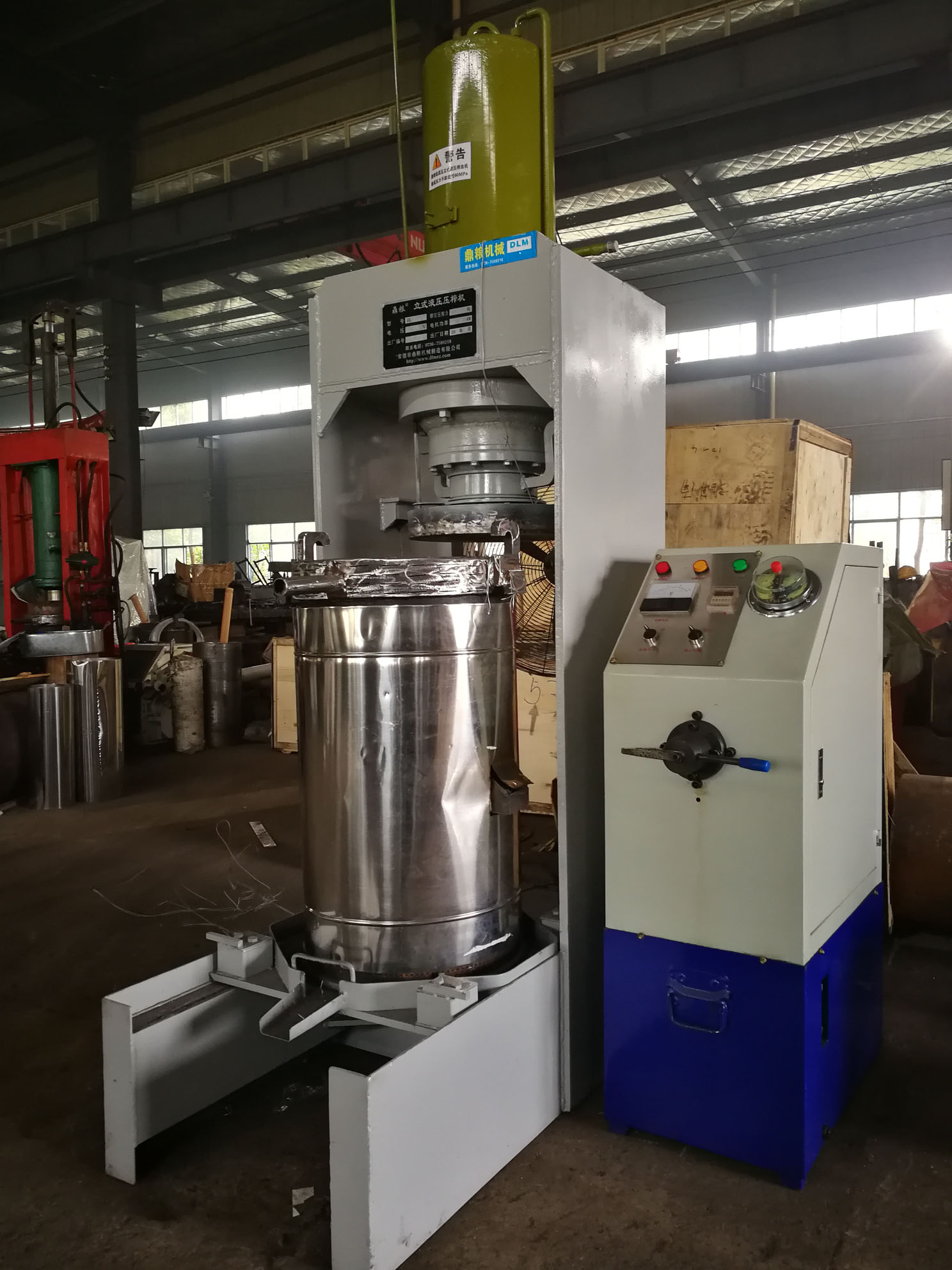 不銹鋼超高壓立式液壓壓榨機，果汁壓榨機，果渣壓榨機，藥材壓榨，油渣處理，白土壓榨
